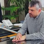 پیام تبریک اعضای شورای اسلامی شهر جهرم به مناسبت روز شهردار  هر آن کس خدمت جانان به جان کرد  به گیتی نام خود را جاودان کرد جناب آقای مهندس داود اوسط جهرمی شهردار جوان و انقلابی شهر جهرم   از اینکه در کنف الطاف خاصه الهی مدتی است که در کسوت خدمت جامعه، شهروندان و مدیریت شهری به انجام وظیفه پرداخته اید، بسی شایسته است به پاس تلاش ها و زحمات مستمر شما در راستای توسعه و پیشرفت همه جانبه، ۲۵ اسفند را که به یاد سردار سرلشگر فرمانده شهید مهندس مهدی باکری به روز شهردار نامگذاری شده، حضور محترمتان تبریک عرض نموده و امیدواریم که با مدیریت جنابعالی، زمینۀ توسعه و آبادانی هر چه بیشتر شهر جهرم فراهم گردد.  از درگاه ایزد یکتا سربلندی و توفیق روزافزون شما را در خدمتگذاری به شهروندان جهرم آرزومندیم. 