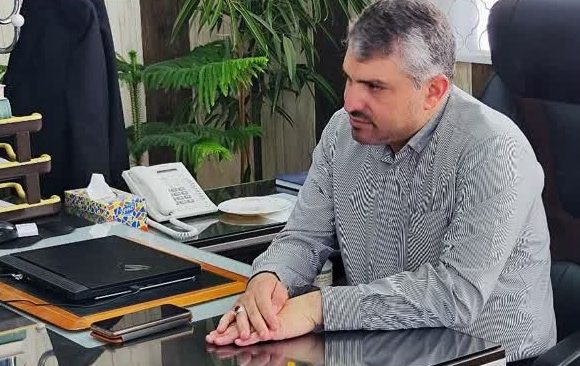 پیام تبریک اعضای شورای اسلامی شهر جهرم به مناسبت روز شهردار  هر آن کس خدمت جانان به جان کرد  به گیتی نام خود را جاودان کرد جناب آقای مهندس داود اوسط جهرمی شهردار جوان و انقلابی شهر جهرم   از اینکه در کنف الطاف خاصه الهی مدتی است که در کسوت خدمت جامعه، شهروندان و مدیریت شهری به انجام وظیفه پرداخته اید، بسی شایسته است به پاس تلاش ها و زحمات مستمر شما در راستای توسعه و پیشرفت همه جانبه، ۲۵ اسفند را که به یاد سردار سرلشگر فرمانده شهید مهندس مهدی باکری به روز شهردار نامگذاری شده، حضور محترمتان تبریک عرض نموده و امیدواریم که با مدیریت جنابعالی، زمینۀ توسعه و آبادانی هر چه بیشتر شهر جهرم فراهم گردد.  از درگاه ایزد یکتا سربلندی و توفیق روزافزون شما را در خدمتگذاری به شهروندان جهرم آرزومندیم. 