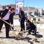 آیین کاشت نهال به‌مناسبت روز درخت‌کاری و هفته منابع طبیعی در پارک مهرزاد برگزار شد